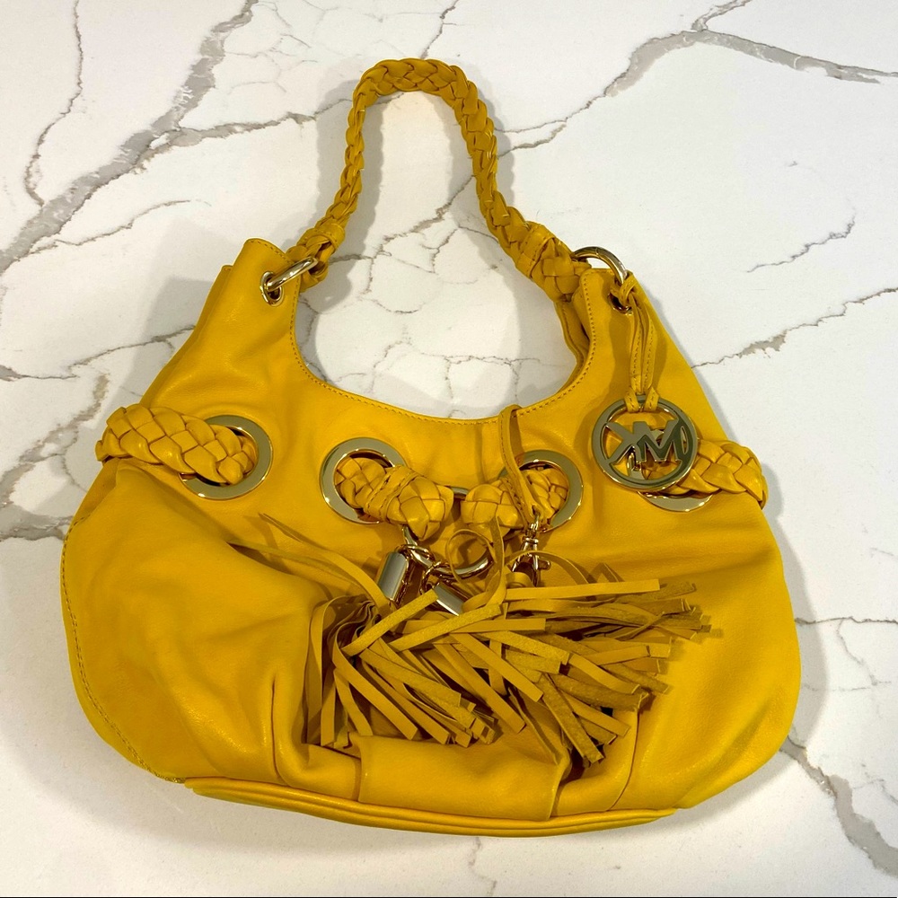 A must have Michael kors summer bag